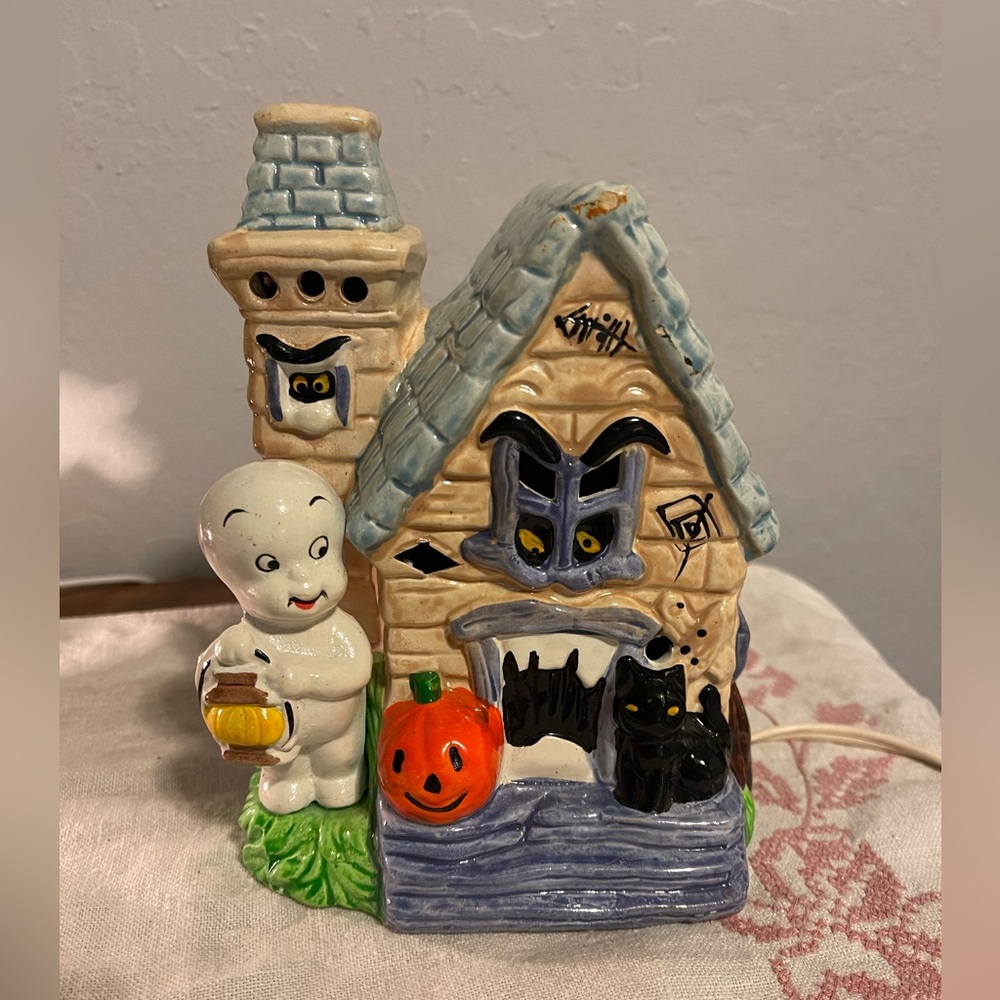 VTG Casper Ceramic Lighted Haunted House 1980s